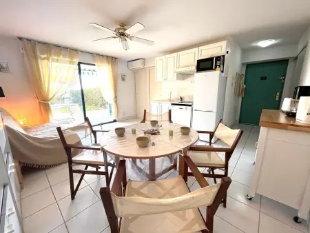 Studio/Cabine à 80m de la plage avec Terrasse, Jardinet et Garage - Cavalaire - Photo 1