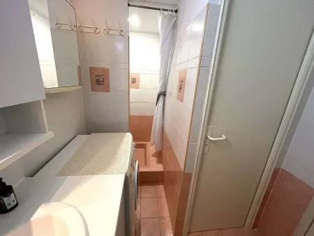 Studio/Cabine à 80m de la plage avec Terrasse, Jardinet et Garage - Cavalaire - Photo 7