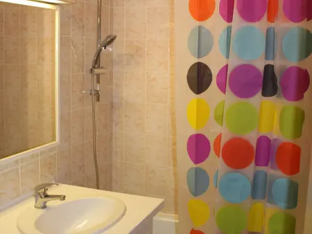 Appartement rénové au pied des pistes avec balcons - Photo 4