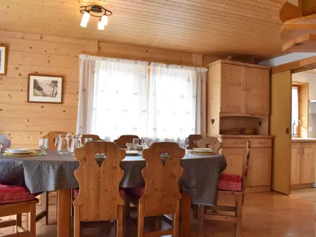 Appartement chaleureux 4 pièces, accès direct aux pistes, proche commerces et services, parking couvert - Photo 1
