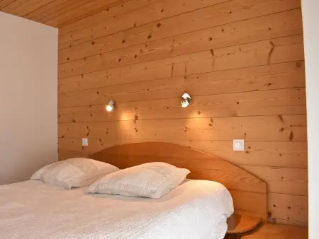 Appartement chaleureux 4 pièces, accès direct aux pistes, proche commerces et services, parking couvert - Photo 15