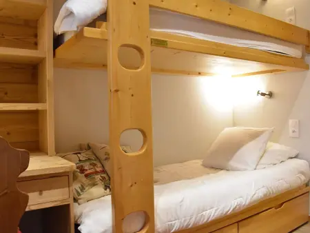 Appartement chaleureux 4 pièces, accès direct aux pistes, proche commerces et services, parking couvert - Photo 18