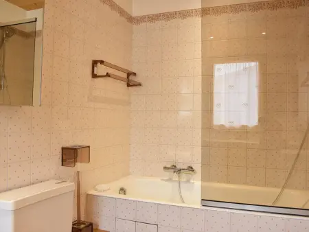 Appartement chaleureux 4 pièces, accès direct aux pistes, proche commerces et services, parking couvert - Photo 20
