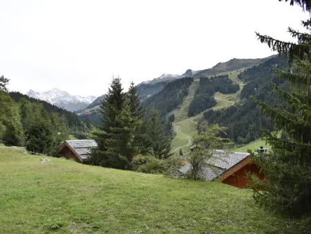 Appartement chaleureux 4 pièces, accès direct aux pistes, proche commerces et services, parking couvert - Photo 23