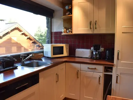Appartement cosy avec cheminée, terrasse et parking, proche pistes et commerces - Méribel - Photo 2