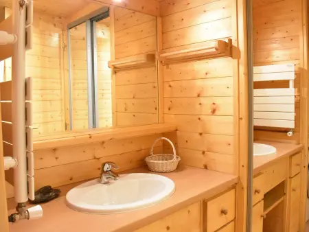Appartement cosy avec cheminée, terrasse et parking, proche pistes et commerces - Méribel - Photo 5