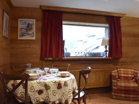 Appartement cosy avec cheminée, terrasse et parking, proche pistes et commerces - Méribel - Photo 7