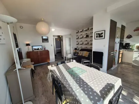 Appartement moderne 3 pièces, 6 couchages, parking, proche plage - Photo 2