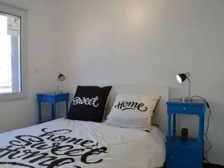 Appartement rénové, climatisé à 200m de la plage avec balcon et parking privé - Photo 8