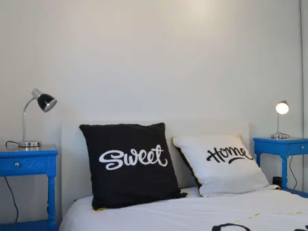 Appartement rénové, climatisé à 200m de la plage avec balcon et parking privé - Photo 9