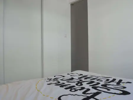 Appartement rénové, climatisé à 200m de la plage avec balcon et parking privé - Photo 10