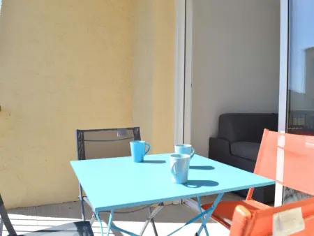 Appartement rénové, climatisé à 200m de la plage avec balcon et parking privé - Photo 12