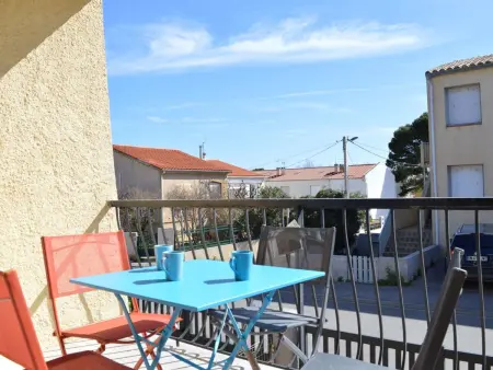 Appartement rénové, climatisé à 200m de la plage avec balcon et parking privé - Photo 13