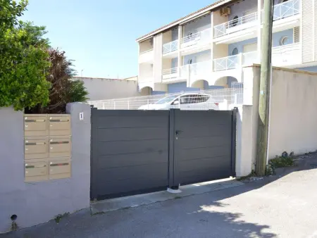 Appartement rénové, climatisé à 200m de la plage avec balcon et parking privé - Photo 16