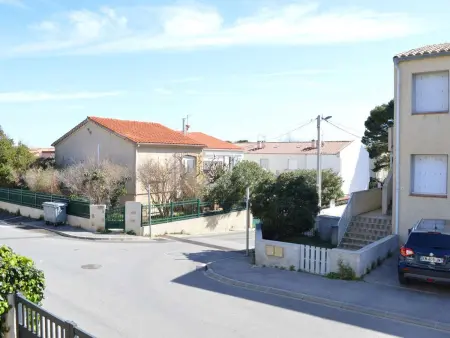 Appartement rénové, climatisé à 200m de la plage avec balcon et parking privé - Photo 18