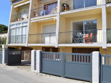 Appartement rénové, climatisé à 200m de la plage avec balcon et parking privé - Photo 19