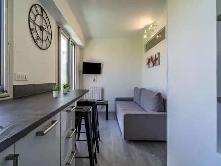 Studio rénové avec balcon, quartier Saint Charles, à 800m de la plage du Miramar - Photo 6