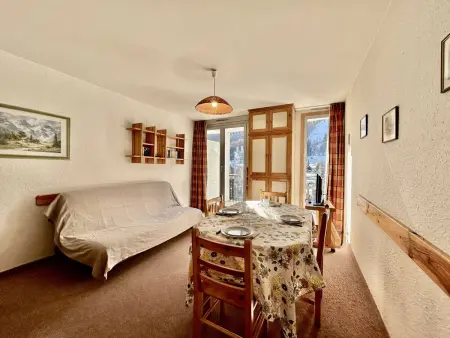 Appartement lumineux 2 pièces, 6 couchages, proche pistes et commerces, avec parking et balcon - Photo 2