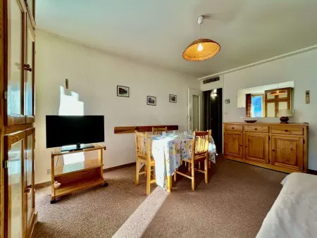 Appartement lumineux 2 pièces, 6 couchages, proche pistes et commerces, avec parking et balcon - Photo 4