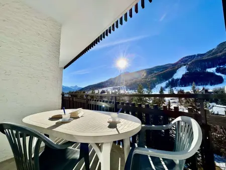 Appartement lumineux 2 pièces, 6 couchages, proche pistes et commerces, avec parking et balcon - Photo 11