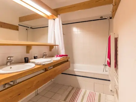 Appartement lumineux 3 pièces proche télécabine et commerces avec piscine chauffée - Photo 10