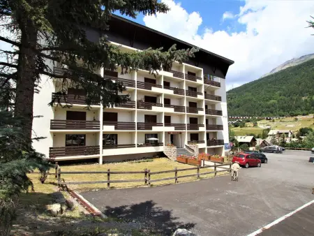 Studio rénové près des pistes, parking, cuisine équipée - Photo 7