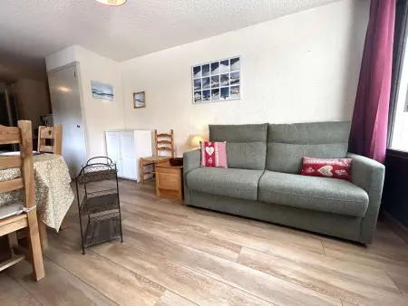 Studio avec coin montagne - 4 pers, à 100m des télécabines, piscine, parking, casier à ski - Photo 2