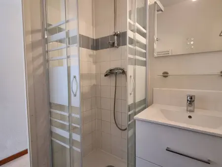 Appartement spacieux 4 pièces avec 3 chambres, balcon, proche télésiège à SuperDévoluy - Photo 13