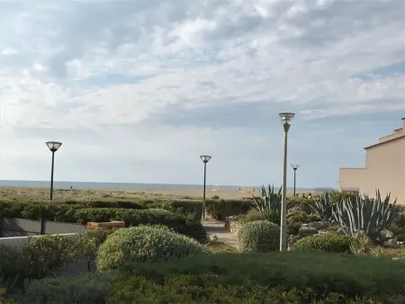 Magnifique T2 en bord de mer, 4 couchages, terrasse, parking, plage à pied, proche commerces et Aqualand - Photo 1