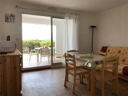 Magnifique T2 en bord de mer, 4 couchages, terrasse, parking, plage à pied, proche commerces et Aqualand - Photo 3