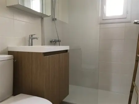 Magnifique T2 en bord de mer, 4 couchages, terrasse, parking, plage à pied, proche commerces et Aqualand - Photo 8