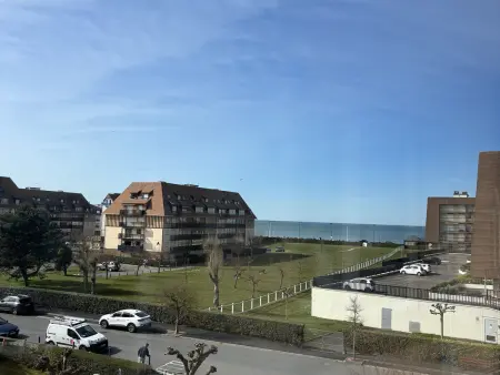 Appartement 2 Pièces avec Loggia Vue Mer et Parking, Près de la Plage - Photo 1