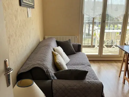 Appartement 2 Pièces avec Loggia Vue Mer et Parking, Près de la Plage - Photo 2