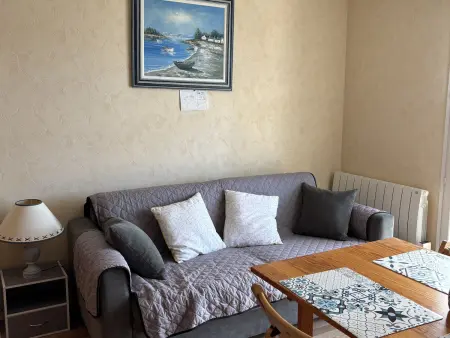 Appartement 2 Pièces avec Loggia Vue Mer et Parking, Près de la Plage - Photo 3