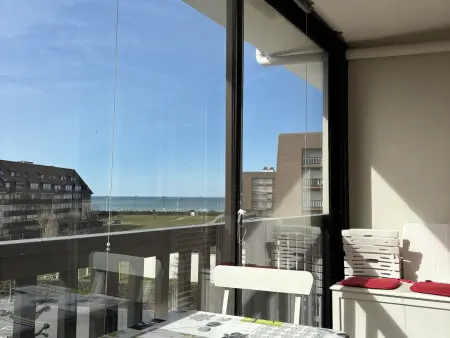 Appartement 2 Pièces avec Loggia Vue Mer et Parking, Près de la Plage - Photo 7