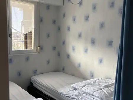 Appartement 2 Pièces avec Loggia Vue Mer et Parking, Près de la Plage - Photo 8