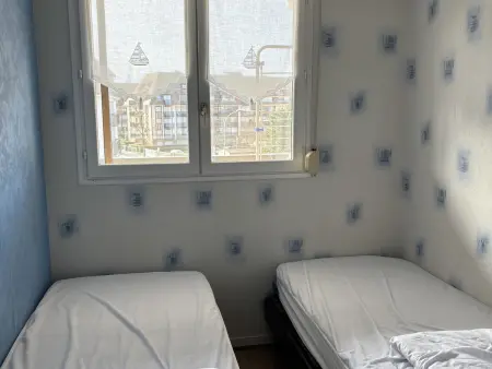 Appartement 2 Pièces avec Loggia Vue Mer et Parking, Près de la Plage - Photo 9