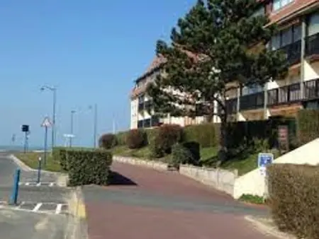 Appartement rénové 2 pièces avec loggia vue mer et parking à Villers-sur-Mer - Photo 9