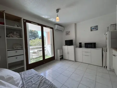 Studio cabine à Sète avec piscine, terrasse, parking privé, à 1km de la plage - Photo 1