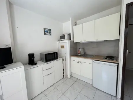 Studio cabine à Sète avec piscine, terrasse, parking privé, à 1km de la plage - Photo 3