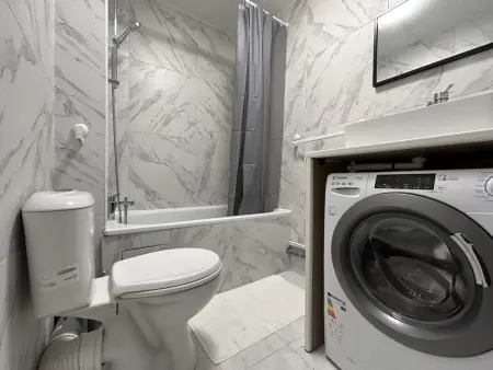 Studio cabine à Sète avec piscine, terrasse, parking privé, à 1km de la plage - Photo 4