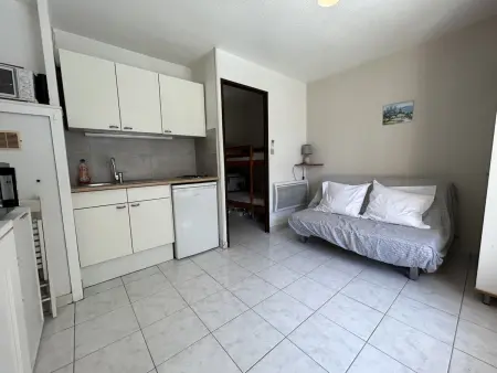 Studio cabine à Sète avec piscine, terrasse, parking privé, à 1km de la plage - Photo 6
