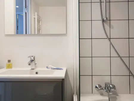 Appartement rénové proche station avec balcon, 6/7 pers, WIFI gratuit - Photo 10