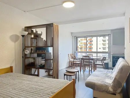 F2 Cabine avec Parking, Lave-linge, Lave-vaisselle, TV - Photo 2