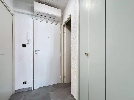 F2 Cabine avec Parking, Lave-linge, Lave-vaisselle, TV - Photo 8