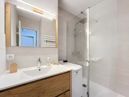 F2 Cabine avec Parking, Lave-linge, Lave-vaisselle, TV - Photo 9