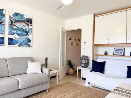Studio à Bormes-les-Mimosas avec Terrasse, Piscine et Parking à Proximité de la Plage - Photo 4
