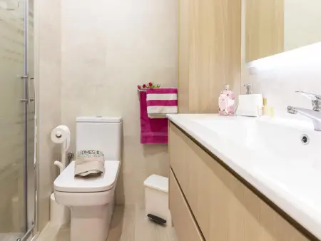 Appartement spacieux 3 chambres avec terrasse, clim et WIFI à La Pineda - Photo 11