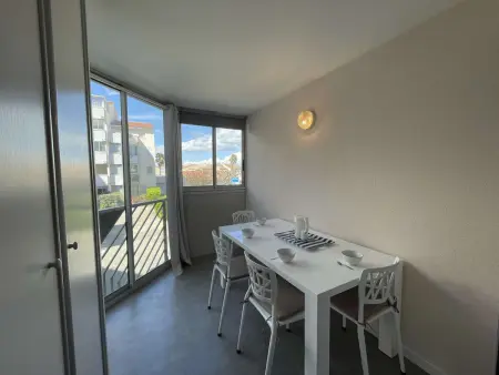 Appartement 2 pièces avec loggia et piscine à 100m de la plage - Le Grau-du-Roi - Photo 3