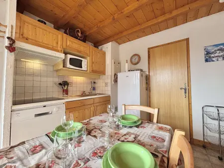 Appartement au pied des pistes avec terrasse, parking privé, casier à skis, proche commerces - Photo 2